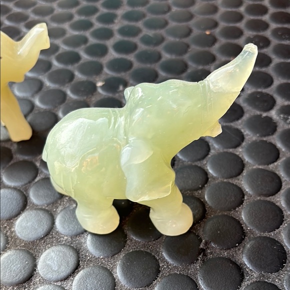 Set of Three Jade Elephant Figurines3 translucent jade elephants - Picture 5 of 7